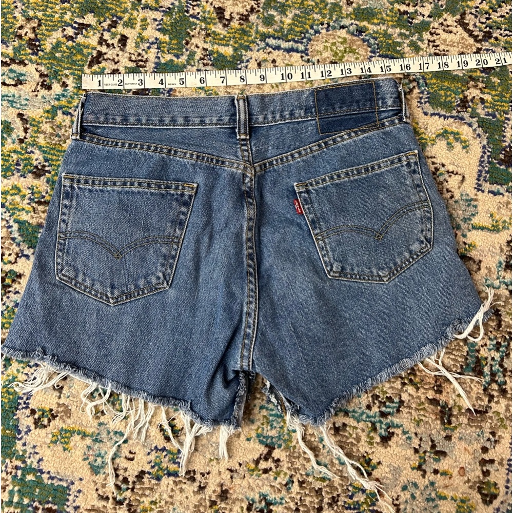 Levi’s | cut off shorts | Sz 30x32 - Picture 3 of 4